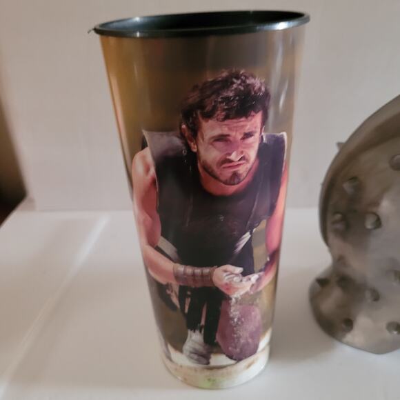 Gladiator Cup 32oz with Helmet Lid - Like New! - Picture 5 of 10